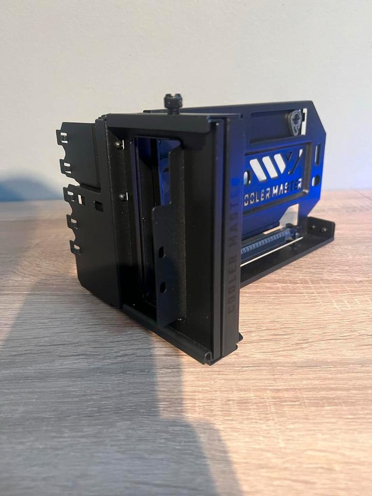 CoolerMaster Vertical GPU Holder V3 - Zwart, Computers en Software, Computerbehuizingen, Refurbished, Ophalen of Verzenden