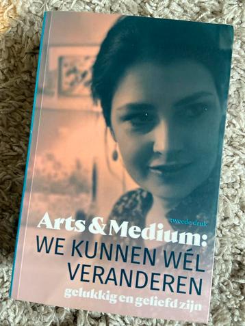 Arts & Medium: We Kunnen Wél Veranderen. Gelukkig en geliefd beschikbaar voor biedingen