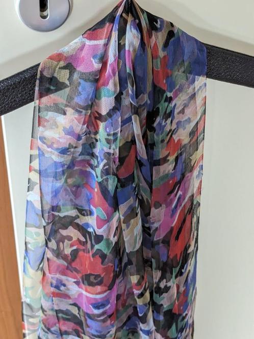 Sjaal Blauw met diverse kleuren bloemen (Zijde) (Nieuw) 160x, Kleding | Dames, Mutsen, Sjaals en Handschoenen, Nieuw, Sjaal, Ophalen of Verzenden
