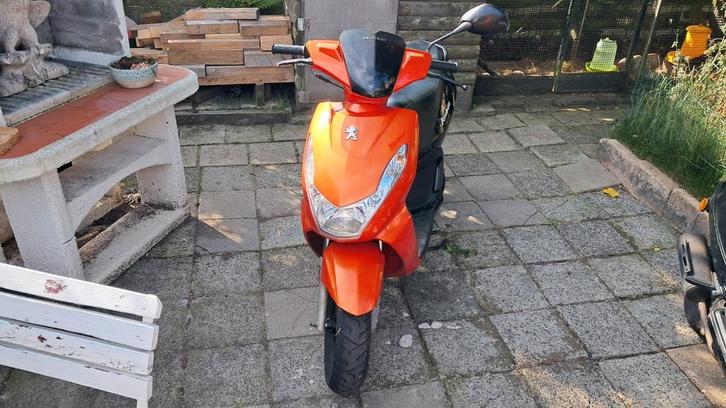 Kisbee voor onderdelen geel kenteken, Fietsen en Brommers, Scooters | Peugeot, Gebruikt, Overige modellen, Maximaal 45 km/u, Benzine