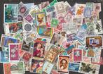 Wereld postzegels....250 gebruikte postzegels, Postzegels en Munten, Postzegels | Volle albums en Verzamelingen, Buitenland, Verzenden