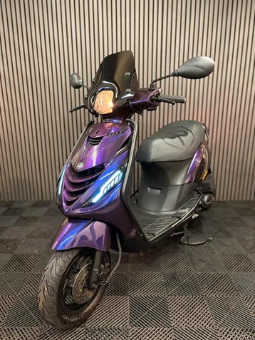 PIAGGIO ZIP 4T 2V 2015 BROM FULL OPTION MYSTIC PAARS beschikbaar voor biedingen