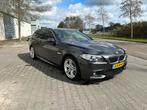 BMW 5 Serie Touring 20i Last Minute Edition | Aut| Leder |M, Auto's, BMW, Origineel Nederlands, Te koop, Zilver of Grijs, 5 stoelen