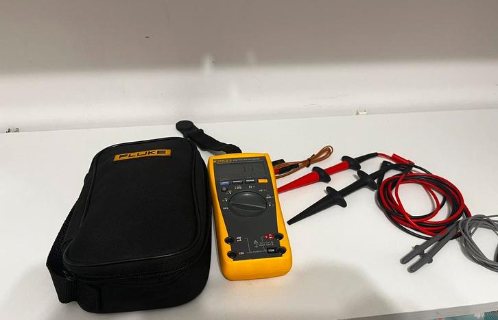 Fluke 179 True-RMS multimeter – complete set, Doe-het-zelf en Verbouw, Meetapparatuur, Zo goed als nieuw, Multimeter, Ophalen