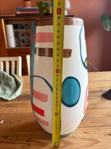 Kleurrijke Face Vaas - Abstract Gezicht Design beschikbaar voor biedingen