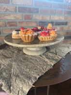 Landelijke stenen taart plateau van Brynxz, Huis en Inrichting, Woonaccessoires | Schalen en Manden, Schaal, Rond, Nieuw, Ophalen of Verzenden