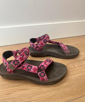 Teva sandalen maat 33 beschikbaar voor biedingen