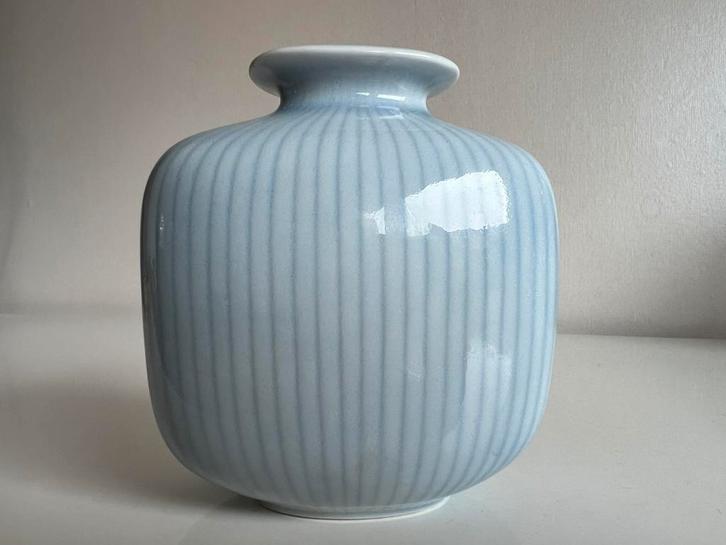 Vintage Rörstrand Pastelblauw Gestreept Vaasje Gunnar Nylund, Antiek en Kunst, Antiek | Vazen, Ophalen of Verzenden