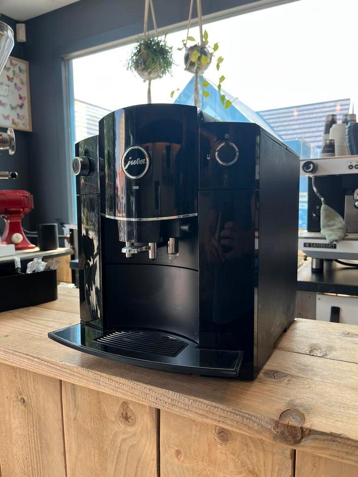 Jura D60 - Piano Black - Gereviseerd - Garantie, Witgoed en Apparatuur, Koffiezetapparaten, Refurbished, Gemalen koffie, Koffiebonen