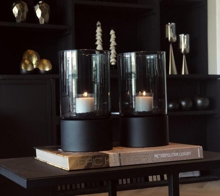 Initials by HAANS Lifestyle - Windlicht op zuil - 13.5x29, Huis en Inrichting, Woonaccessoires | Kandelaars en Kaarsen, Nieuw