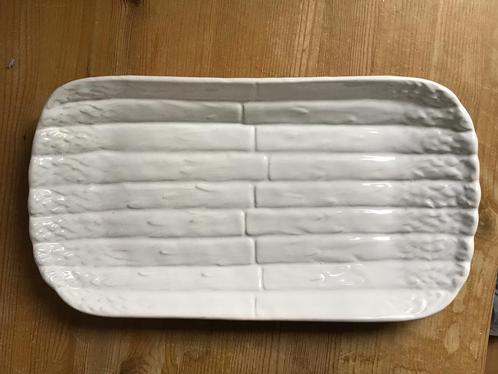 Barbotine aspergeschaal. Bordallo Portugal., Huis en Inrichting, Keuken | Servies, Schaal of Schalen, Overige stijlen, Ophalen of Verzenden