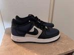 Nike Air Force 1 Low – blauw/zwart/wit, maat 38,5, Ophalen, Zo goed als nieuw, Wit