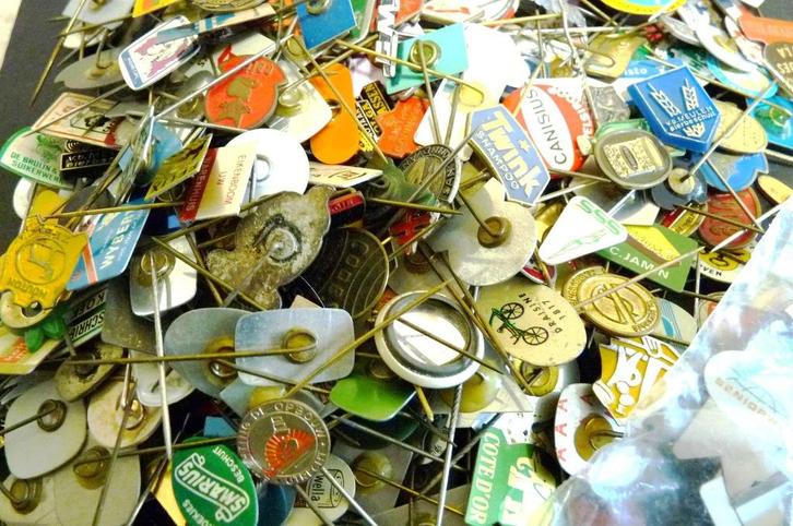 Heel veel speldjes, pins, Verzamelen, Speldjes, Pins en Buttons, Overige onderwerpen, Ophalen of Verzenden