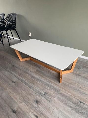 Mooie salontafel, wit, houtkleur