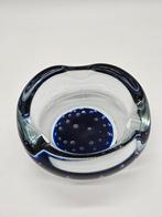 Blauwe glazen asbak met luchtbellen, Antiek en Kunst, Antiek | Glas en Kristal, Ophalen of Verzenden
