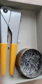 Pompnageltang met pomnagels in doos, Doe-het-zelf en Verbouw, Ophalen of Verzenden, Zo goed als nieuw