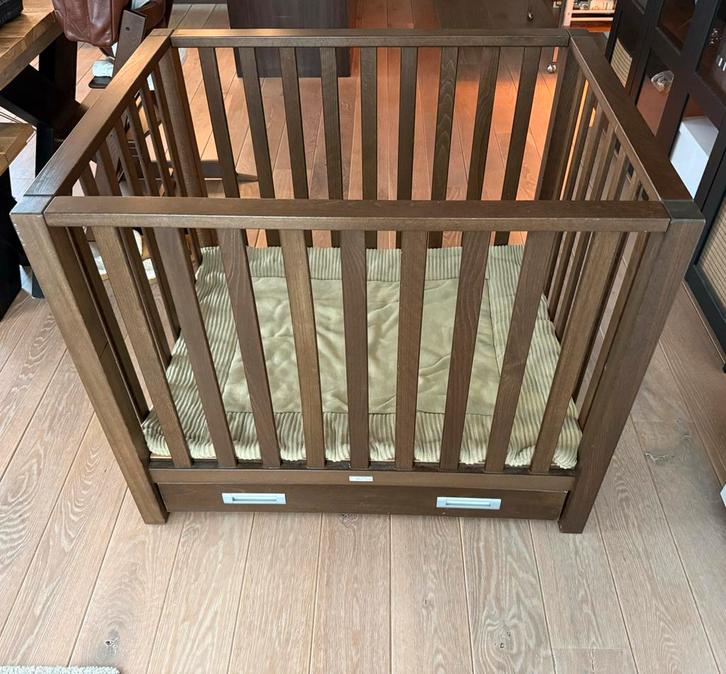 TWF Box met lade - Donker Notenhout, Kinderen en Baby's, Boxen, Zo goed als nieuw, In hoogte verstelbaar, Ophalen