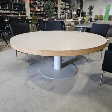 Kembo 2-delige ronde tafel - Ø 180 cm beschikbaar voor biedingen