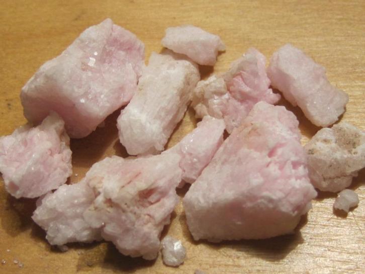 mi. ruwe edelstenen ROZE ARAGONIET (2) - restpartij, Verzamelen, Mineralen en Fossielen, Mineraal, Verzenden