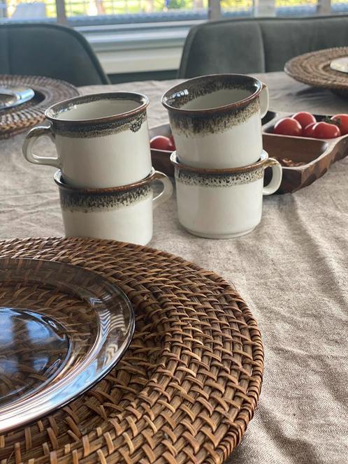Vintage koffiekopjes - Hitkari kop-en-schotel, Huis en Inrichting, Keuken | Servies, Zo goed als nieuw, Kop(pen) en/of Schotel(s)