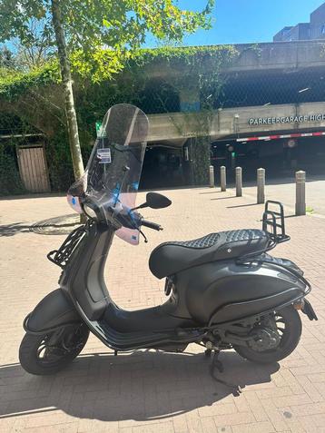 Vespa sprint full option 10600km beschikbaar voor biedingen