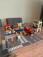 lego hoofdstad 60200 met hotel,museum,dubbeldekker en autos, Ophalen of Verzenden, Zo goed als nieuw