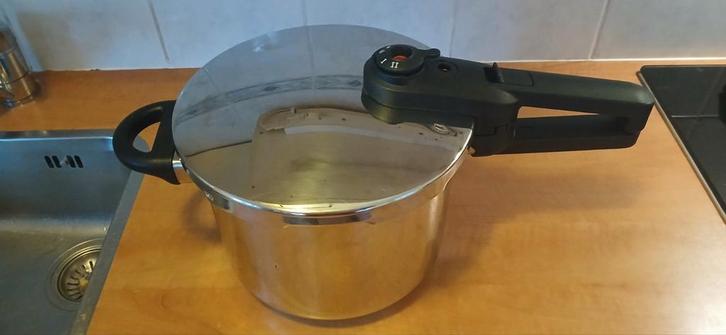 BK Snelkookpan - 6 Liter - RVS, Huis en Inrichting, Keuken | Potten en Pannen, Zo goed als nieuw, Kookpan of Snelkookpan, Rvs