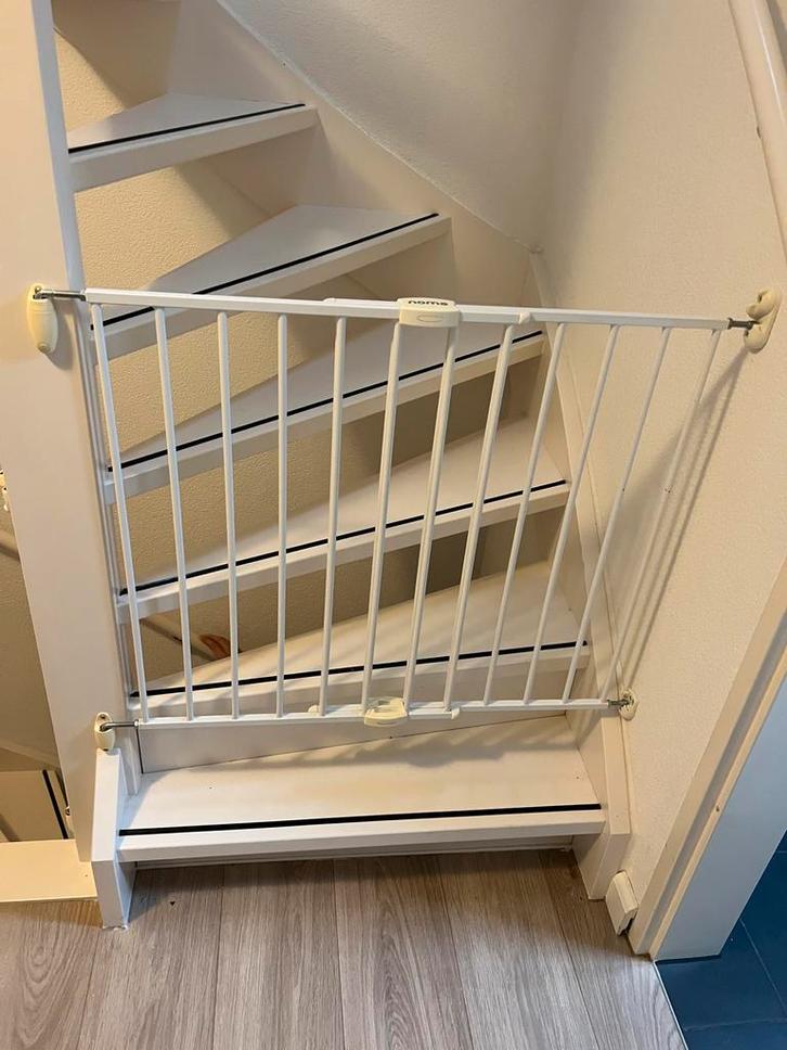 2x Noma Traphekje Wit - Uitschuifbaar, Kinderen en Baby's, Traphekjes, Gebruikt, Schroefhekje, Metaal of IJzer, minder dan 100 cm