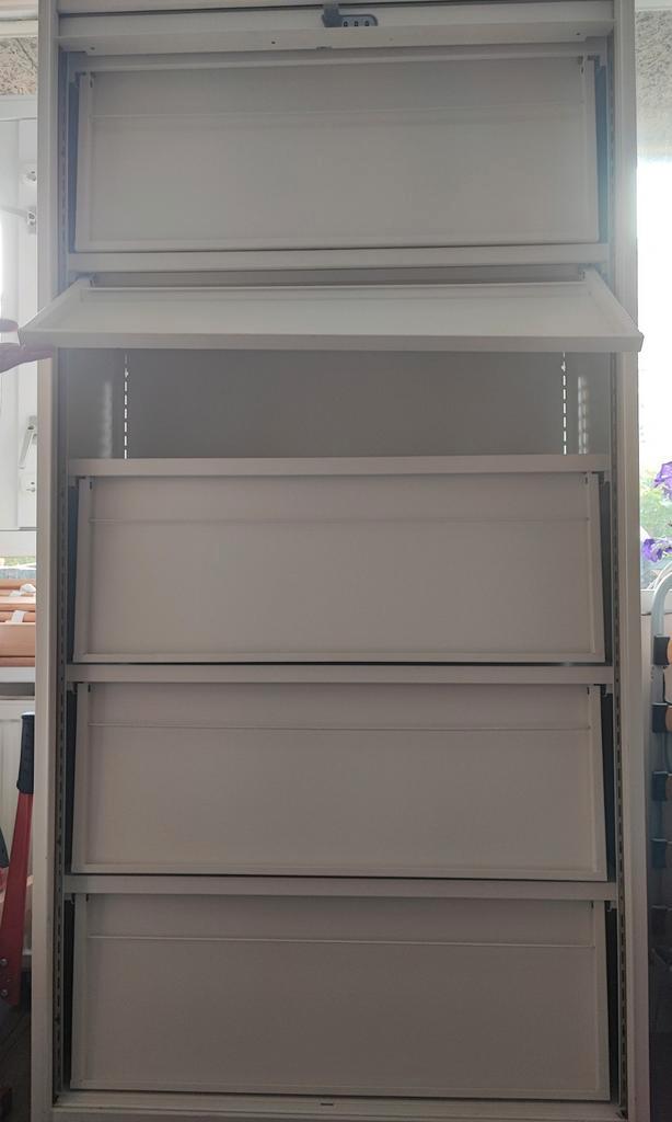 BULO metalen folderkast / Roller door expo cabinet BULO, Huis en Inrichting, Kasten | Stellingkasten, Ophalen