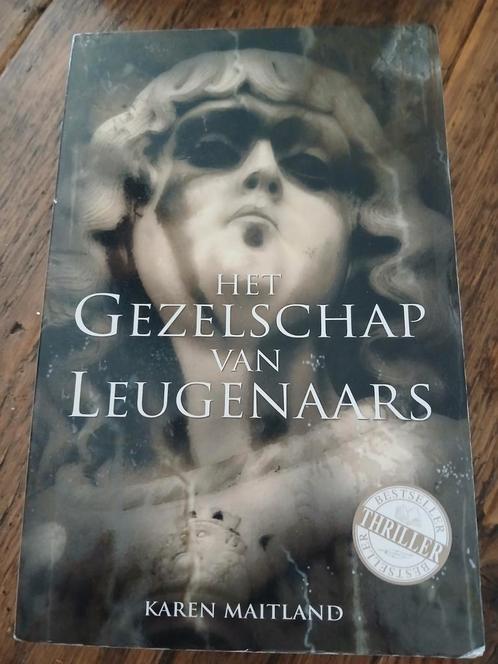 Het gezelschap van leugenaars, Boeken, Thrillers, Zo goed als nieuw, Ophalen of Verzenden