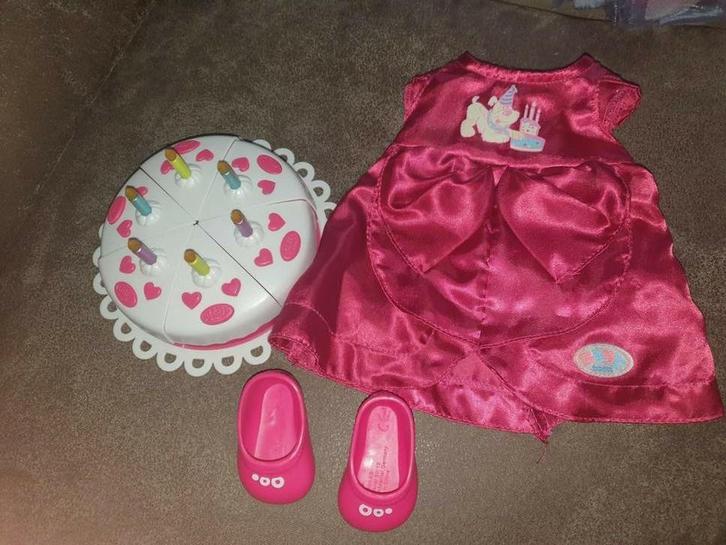 Baby Born Verjaardagsset - compleet met taart!, Kinderen en Baby's, Speelgoed | Poppen, Gebruikt, Overige typen, Ophalen of Verzenden