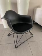 Vitra Eames LAR / cat’s cradle / fauteuil, Zwart, Ophalen of Verzenden, Zo goed als nieuw, X