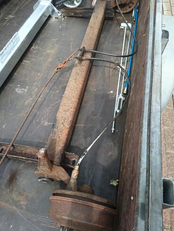 Te koop gebruikte geremde as 1300kg compleet met kop  beschikbaar voor biedingen