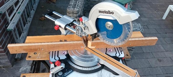 Metabo afkortzaag KGS 216 M, Doe-het-zelf en Verbouw, Gereedschap | Zaagmachines, Gebruikt, Afkortzaag, 1200 watt of meer, 30 tot 70 mm