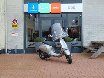 Vespa Elettrica grijs/zwart elektrisch 45km (brom)  KORTING! beschikbaar voor biedingen