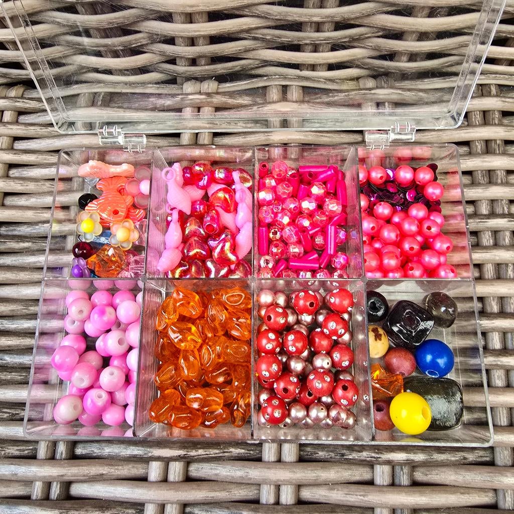 Set diverse kralen en bedeltjes - sieraden maken, Hobby en Vrije tijd, Kralen en Sieraden maken, Zo goed als nieuw, Kraal, Ophalen of Verzenden