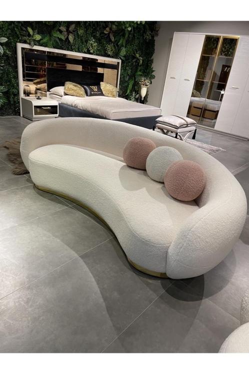 Luxe Gebogen Teddy Bank – Wit Met Gouden Poten – 3-Zitsbank, Huis en Inrichting, Banken | Bankstellen, Nieuw, Rechte bank, Driepersoons