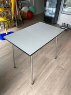 Twee nette vintage Brabants formica tafels, Ophalen