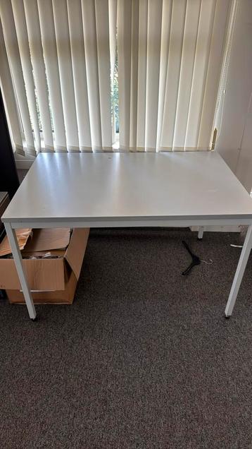 Gratis af the halen tafel 120x80 beschikbaar voor biedingen