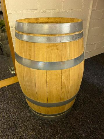 Houten Ton, perfect als bijzettafel of nachtkastje beschikbaar voor biedingen