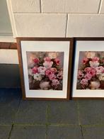 2 leuke brocante schilderijen met bloemencompositie 66,5x87, Foto of Poster, Ophalen of Verzenden, Zo goed als nieuw, 50 tot 75 cm