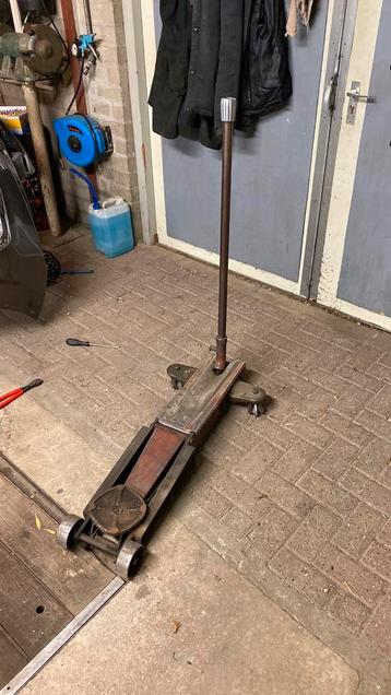 Ouderwetse garagekrik Nike 301HC 1,5 ton beschikbaar voor biedingen