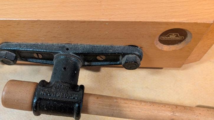 Nooitgedagt Werkbank met Bankschroef, Doe-het-zelf en Verbouw, Werkbanken, Gebruikt, 70 tot 120 cm, Bankschroef, Inklapbaar, Ophalen