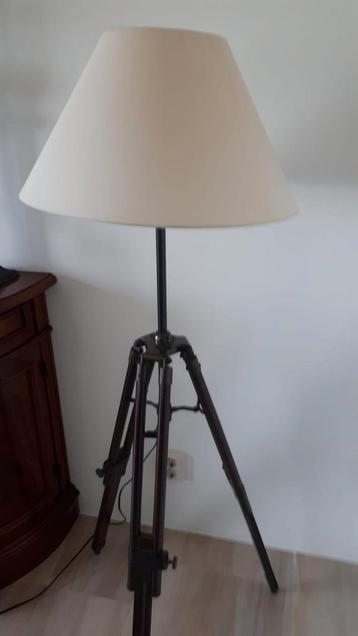 Schemerlamp  beschikbaar voor biedingen
