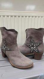 Leren grijze suede enkellaarsje met studs 37 van SPM nieuw, SPM, Lage of Enkellaarzen, Nieuw, Ophalen of Verzenden