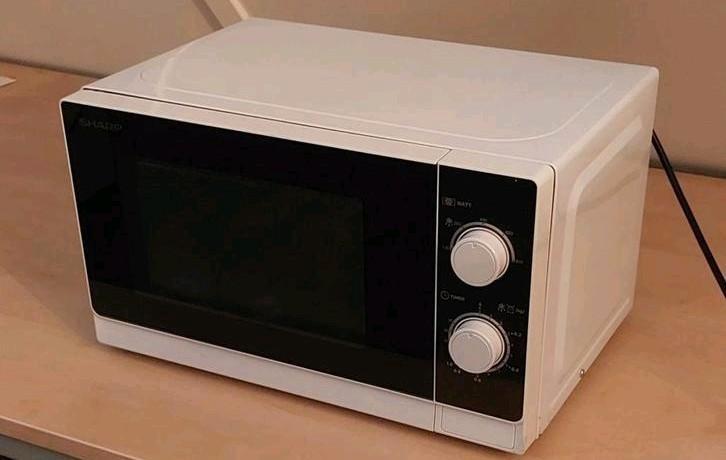 Z.g.a.n. Sharp magnetron, Witgoed en Apparatuur, Magnetrons, Zo goed als nieuw, Vrijstaand, Magnetron, Minder dan 45 cm, Draaiplateau
