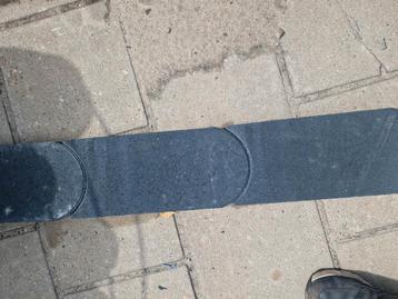 Kantsteen antraciet 6cm hoog werkend 32cm beschikbaar voor biedingen