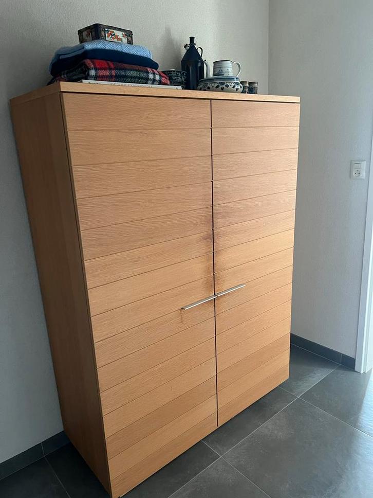 Massief eiken kast met veel opbergruimte, Huis en Inrichting, Kasten | Kledingkasten, Gebruikt, 150 tot 200 cm, 100 tot 150 cm