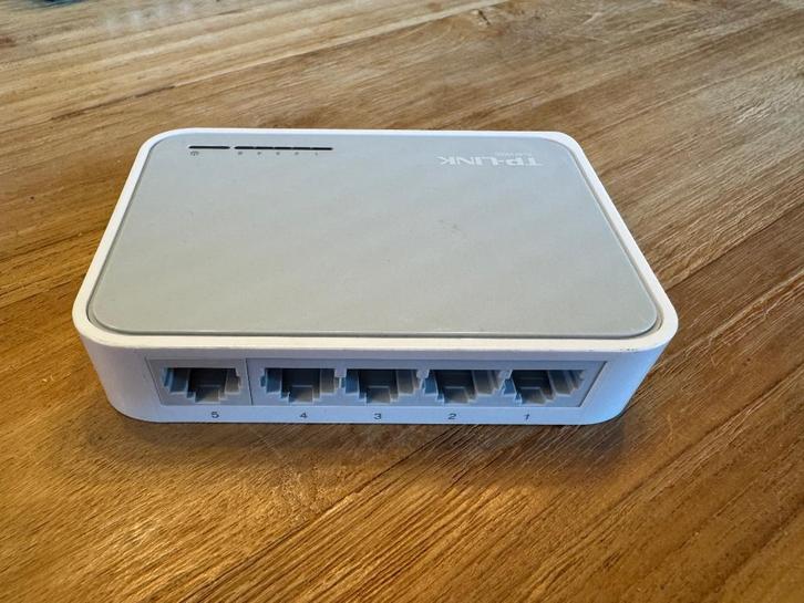 TP-Link TL-SF1005D - 5-poorts 10/100 Mbps switch, Computers en Software, Netwerk switches, Gebruikt, Ophalen of Verzenden
