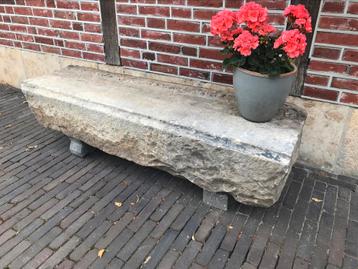Antiek Bentheimer zandsteen tuinbanken.  beschikbaar voor biedingen